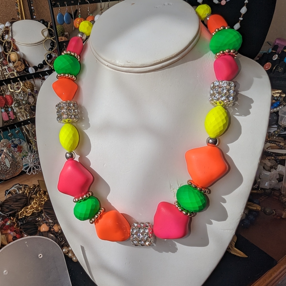 Chunky statement necklace